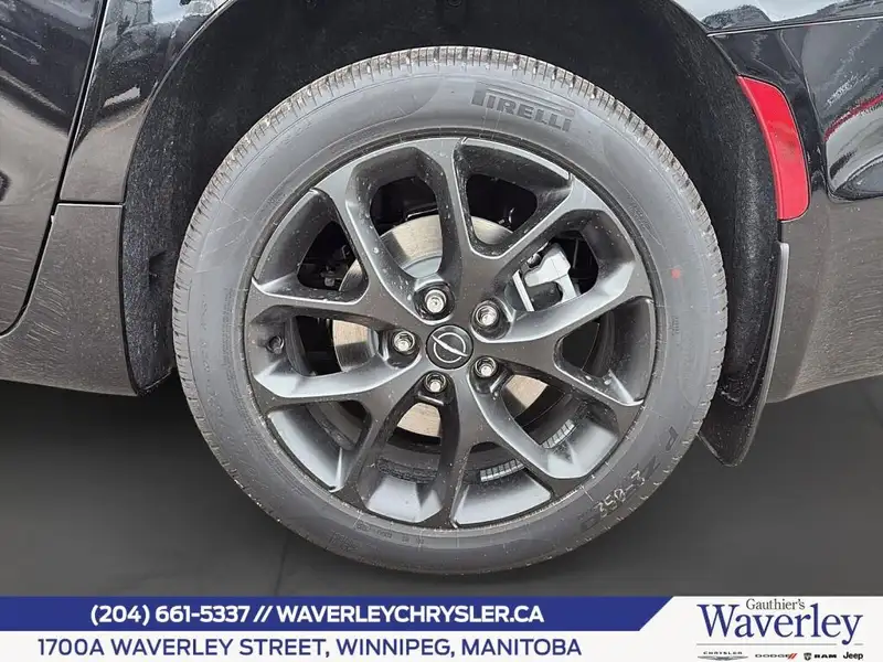 2026 Chrysler Pacifica Select Awd, černá, 12 km, dovoz Kanada — foto 7 z 12