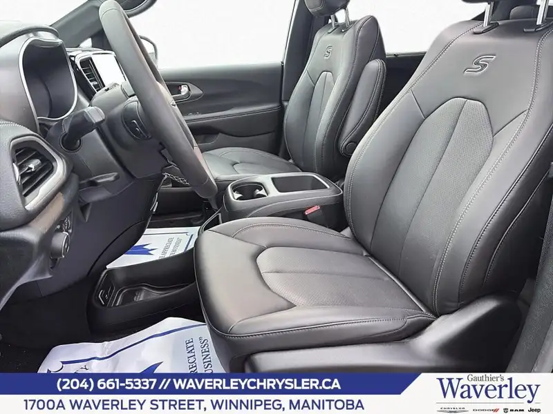 2026 Chrysler Pacifica Select Awd, černá, 12 km, dovoz Kanada — foto 9 z 12