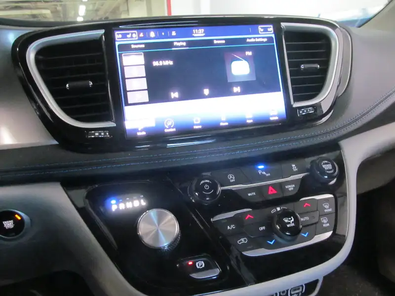 2021 Chrysler Pacifica, bílá, 167 389 km, dovoz Kanada — foto 6 z 6