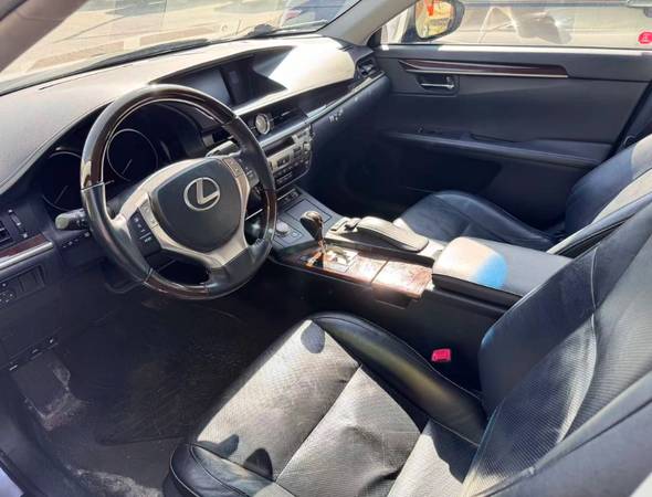 2014 Lexus, dovoz Kanada — foto 5 z 10