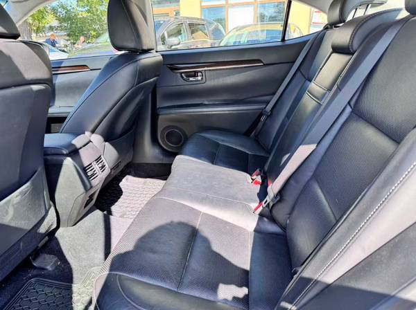 2014 Lexus, dovoz Kanada — foto 9 z 10