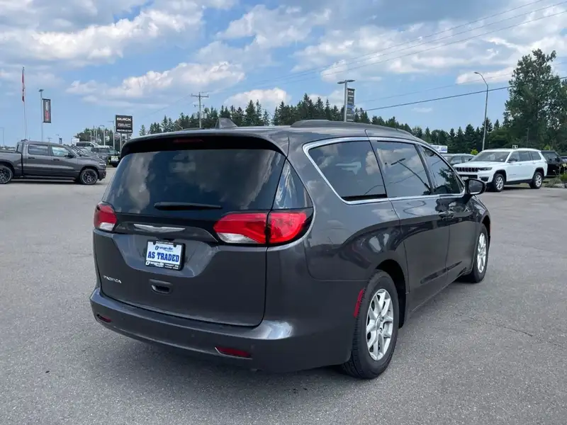 2017 Chrysler Pacifica 4dr Wgn Touring, šedá, 120 283 km, dovoz Kanada — foto 5 z 12