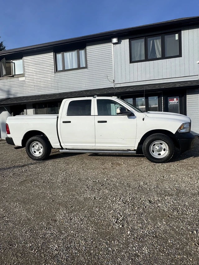 2015 RAM 1500 ST, bílá, 255 000 km, dovoz Kanada — foto 2 z 5