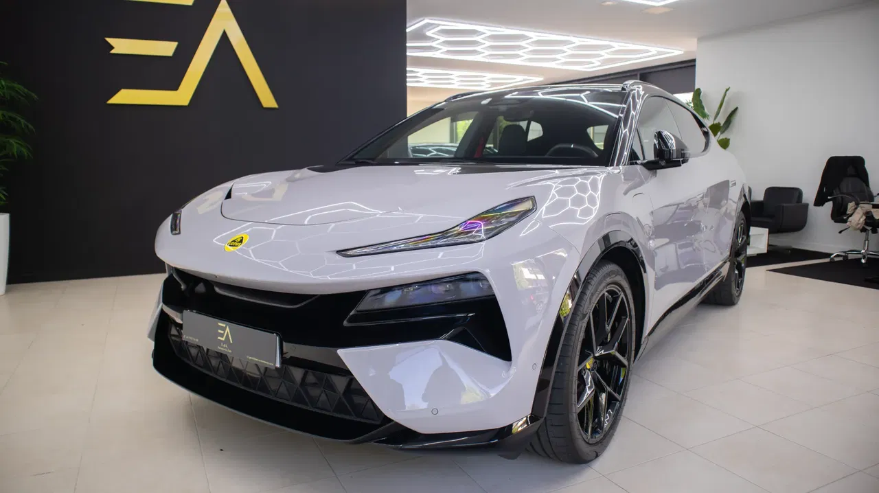 Lotus Eletre, 50 000 km, Portugalsko — foto 1