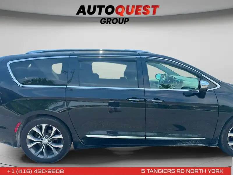 2017 Chrysler Pacifica Limited, černá, 122 700 km, dovoz Kanada — foto 3 z 12