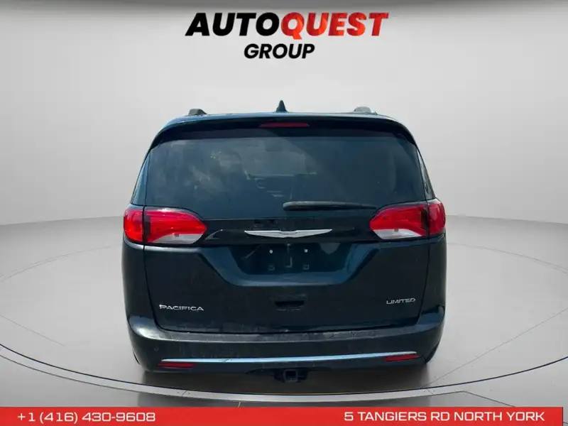 2017 Chrysler Pacifica Limited, černá, 122 700 km, dovoz Kanada — foto 5 z 12