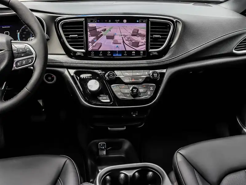 2027 Chrysler Pacifica Select, černá, 50 km, dovoz Kanada — foto 10 z 12