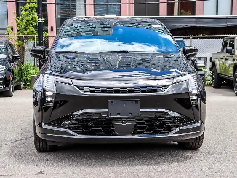 2027 Chrysler Pacifica Select, černá, 50 km, dovoz Kanada — foto 2 z 12