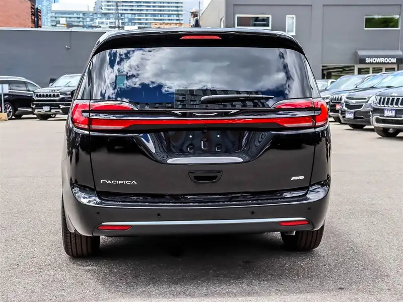 2027 Chrysler Pacifica Select, černá, 50 km, dovoz Kanada — foto 3 z 12