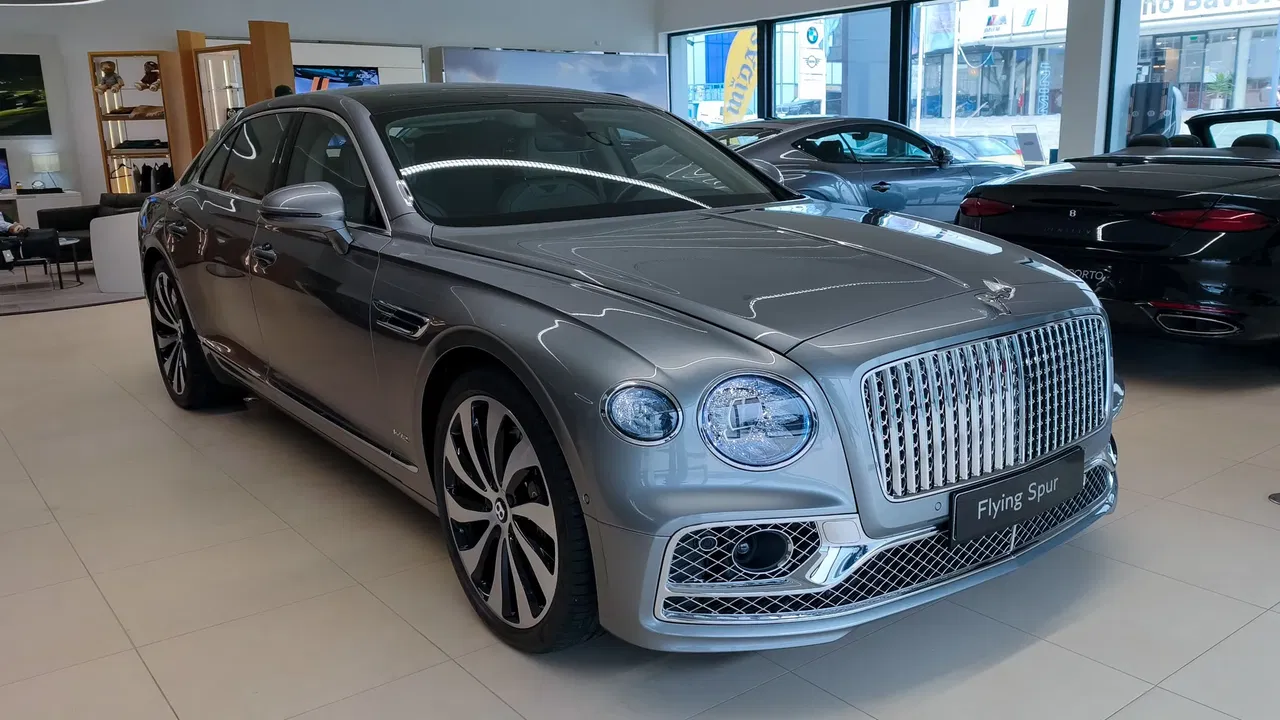 Bentley Flying Spur, 34 000 km, Portugalsko — foto 1