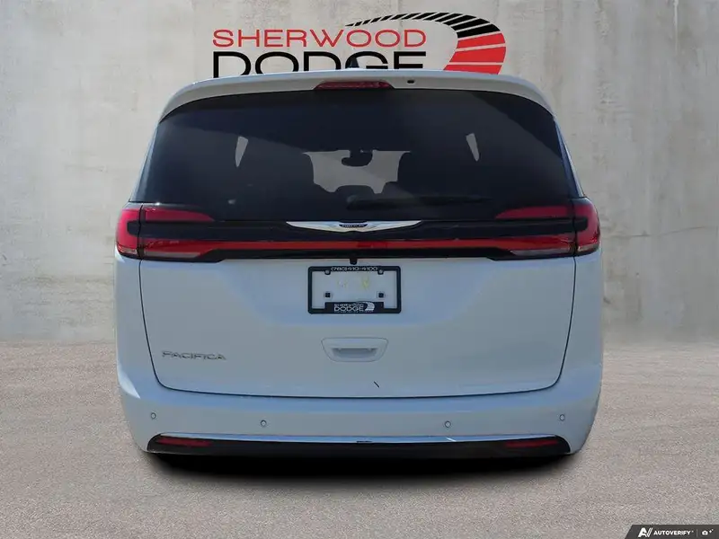 2026 Chrysler Pacifica Select, bílá, 20 km, dovoz Kanada — foto 3 z 12
