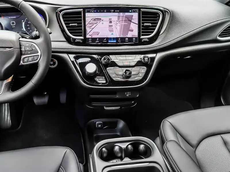 2027 Chrysler Pacifica Select, bílá, 10 km, dovoz Kanada — foto 10 z 12