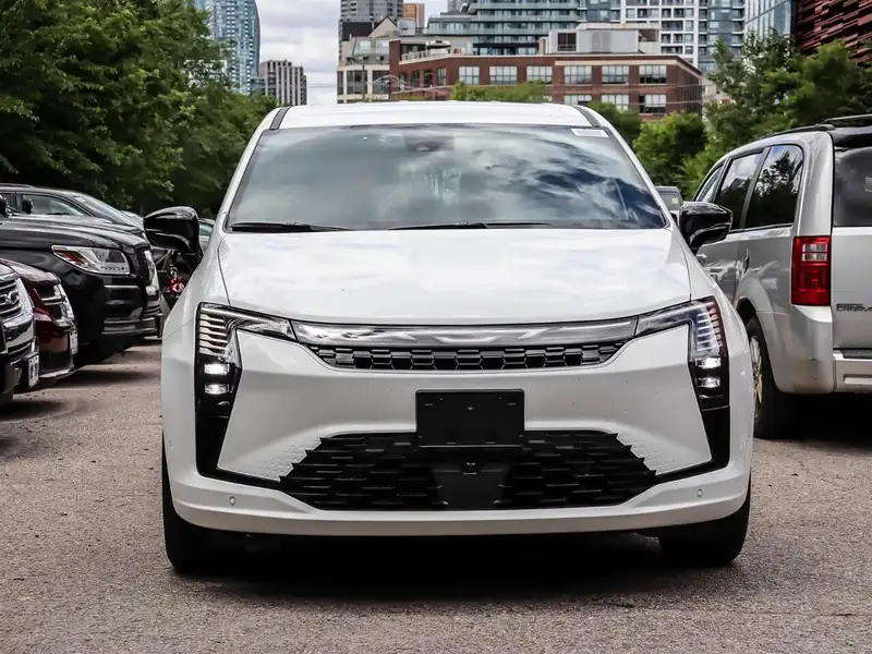2027 Chrysler Pacifica Select, bílá, 10 km, dovoz Kanada — foto 2 z 12