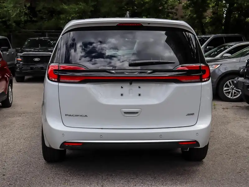 2027 Chrysler Pacifica Select, bílá, 10 km, dovoz Kanada — foto 4 z 12