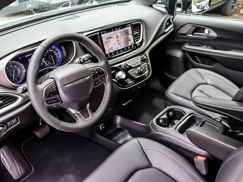 2027 Chrysler Pacifica Select, bílá, 10 km, dovoz Kanada — foto 6 z 12