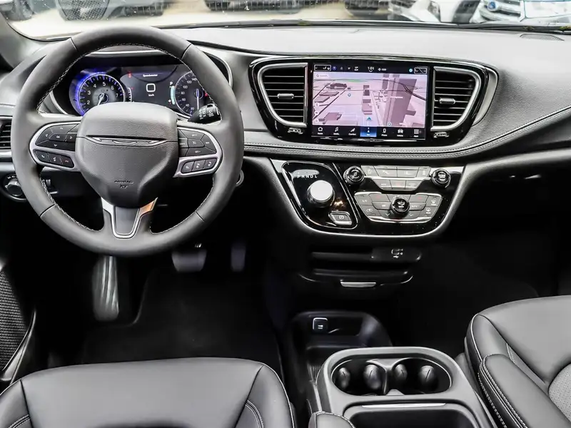 2027 Chrysler Pacifica Select, bílá, 10 km, dovoz Kanada — foto 8 z 12