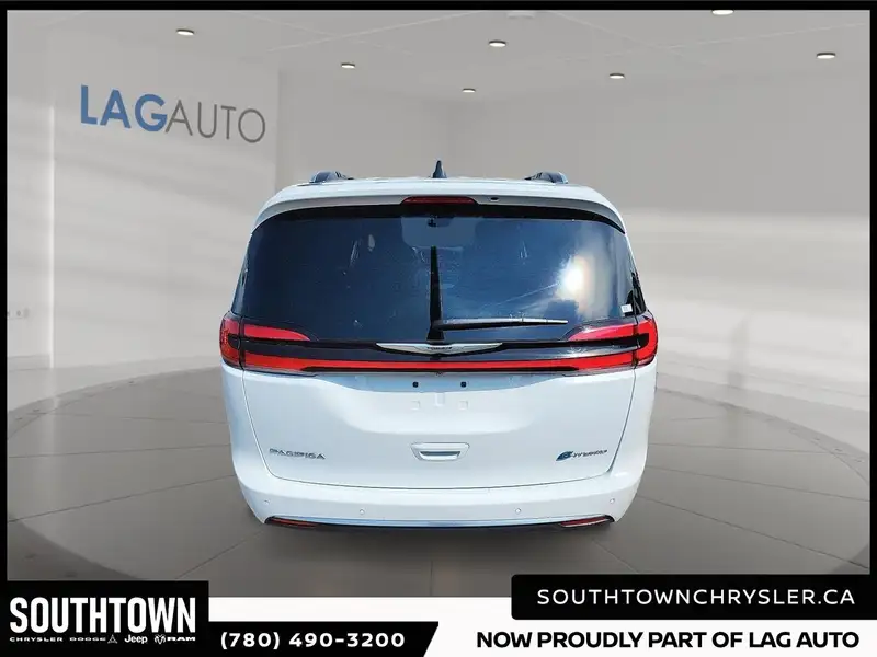 2024 Chrysler Pacifica Pinnacle, bílá, 32 662 km, dovoz Kanada — foto 3 z 12
