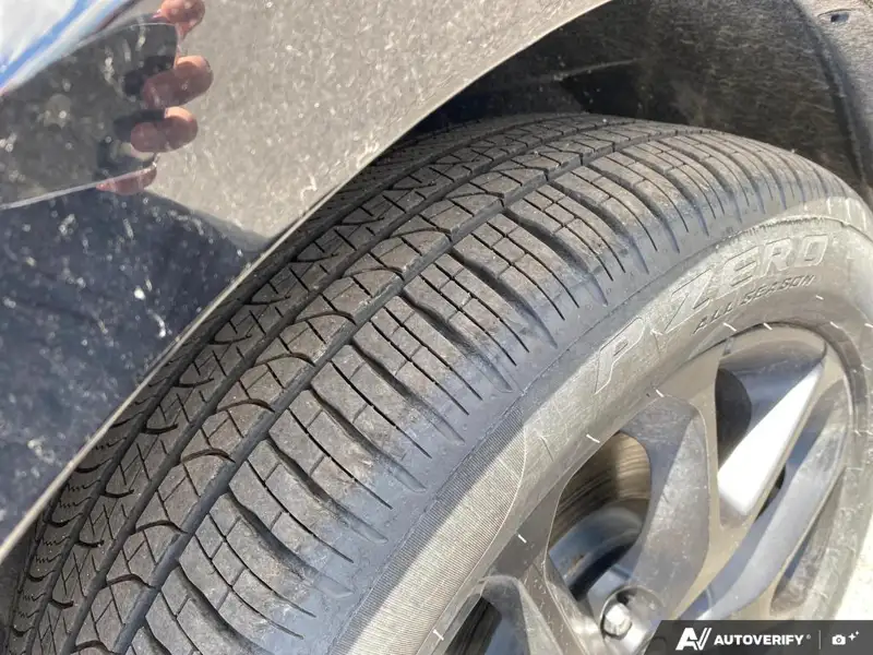 2026 Chrysler Pacifica Select AWD, černá, 10 785 km, dovoz Kanada — foto 10 z 12
