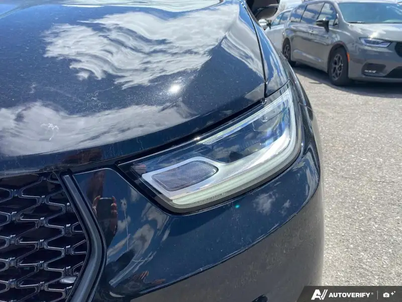 2026 Chrysler Pacifica Select AWD, černá, 10 785 km, dovoz Kanada — foto 11 z 12