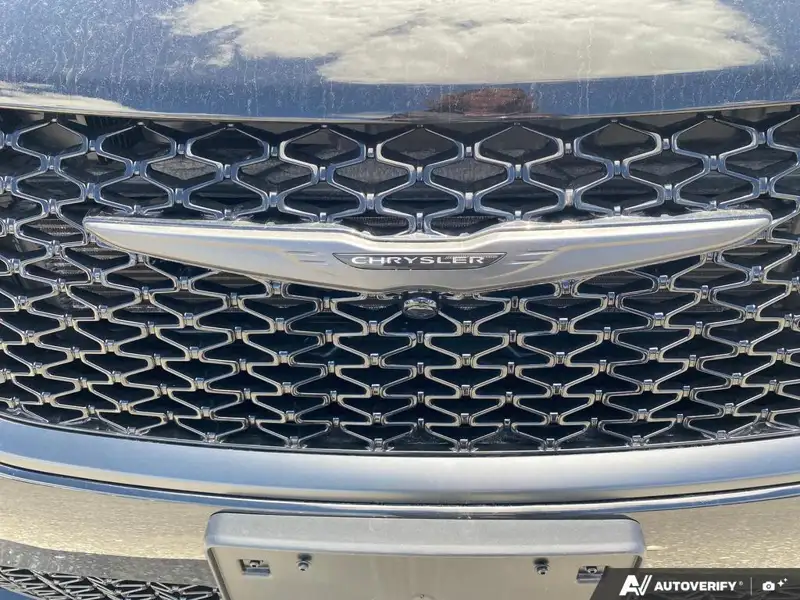 2026 Chrysler Pacifica Select AWD, černá, 10 785 km, dovoz Kanada — foto 12 z 12