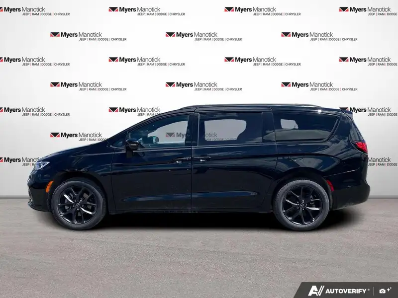 2026 Chrysler Pacifica Select AWD, černá, 10 785 km, dovoz Kanada — foto 2 z 12
