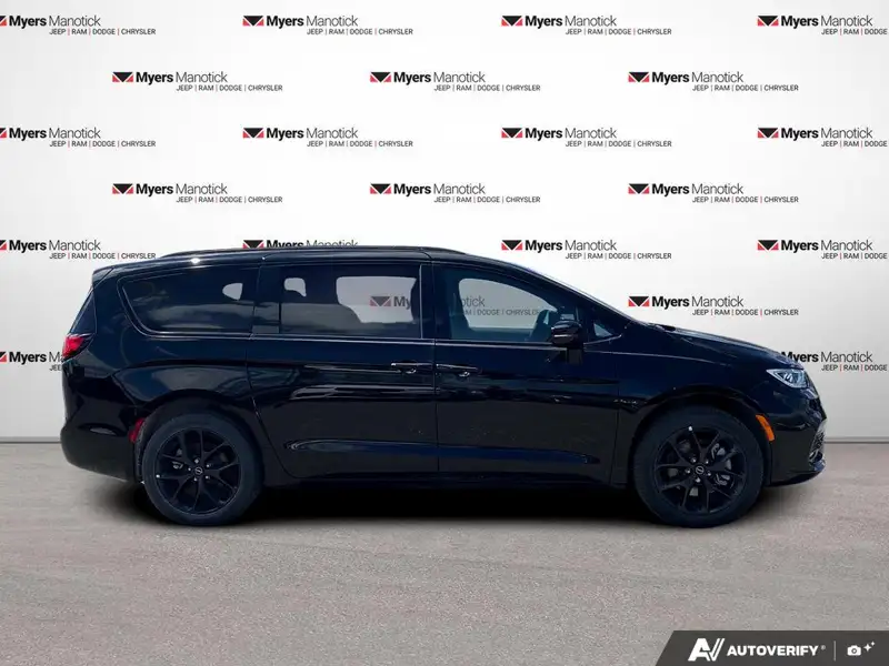 2026 Chrysler Pacifica Select AWD, černá, 10 785 km, dovoz Kanada — foto 6 z 12