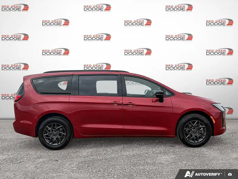 2027 Chrysler Pacifica Select, červená, 15 km, dovoz Kanada — foto 6 z 12