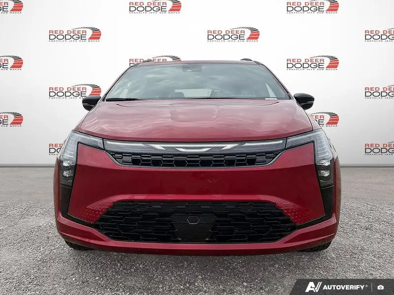 2027 Chrysler Pacifica Select, červená, 15 km, dovoz Kanada — foto 8 z 12
