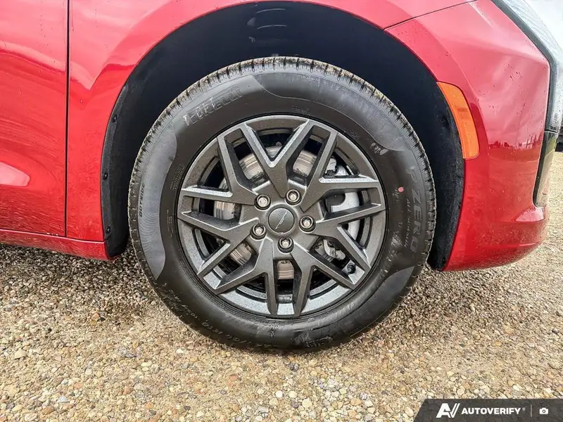 2027 Chrysler Pacifica Select, červená, 15 km, dovoz Kanada — foto 9 z 12