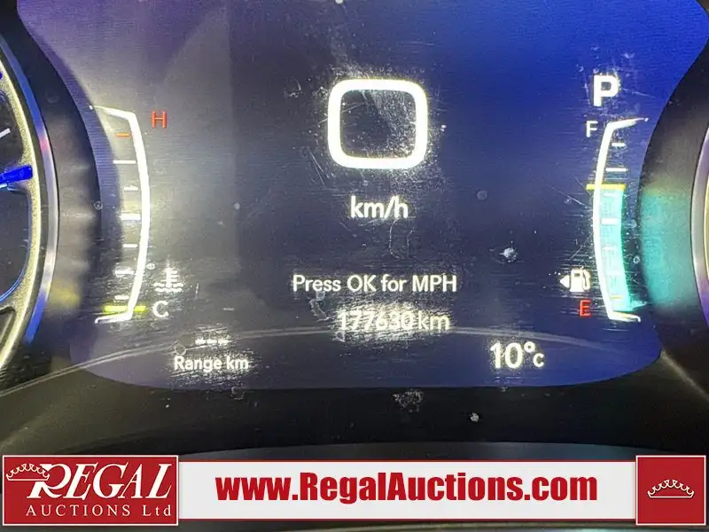 2018 Chrysler Pacifica, červená, 177 630 km, dovoz Kanada — foto 10 z 12