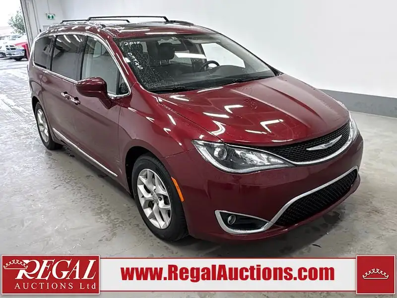 2018 Chrysler Pacifica, červená, 177 630 km, dovoz Kanada — foto 2 z 12