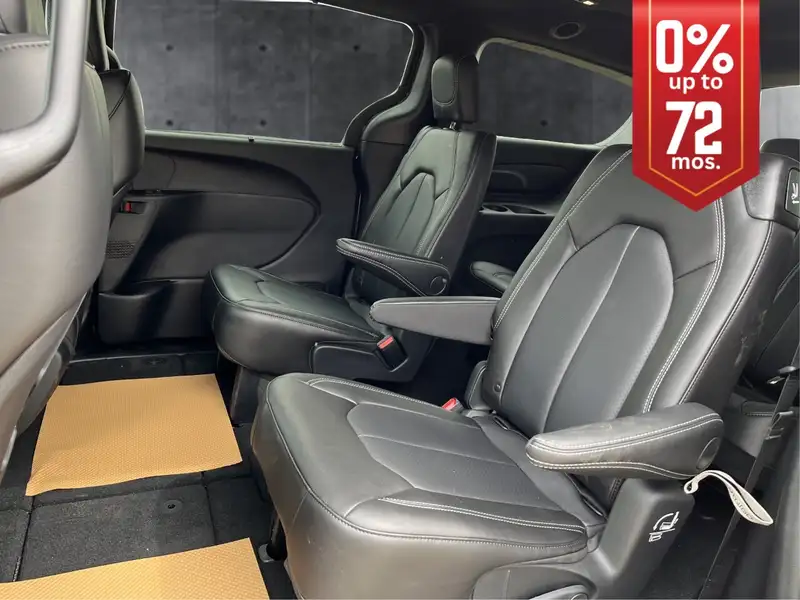 2026 Chrysler Pacifica Select, černá, 0 km, dovoz Kanada — foto 10 z 12