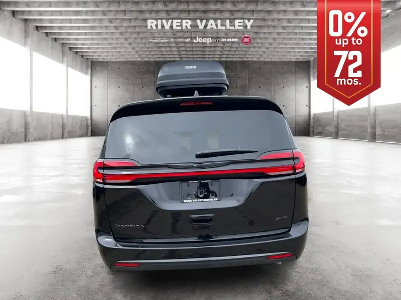 2026 Chrysler Pacifica Select, černá, 0 km, dovoz Kanada — foto 4 z 12