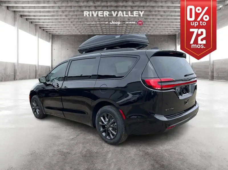 2026 Chrysler Pacifica Select, černá, 0 km, dovoz Kanada — foto 5 z 12
