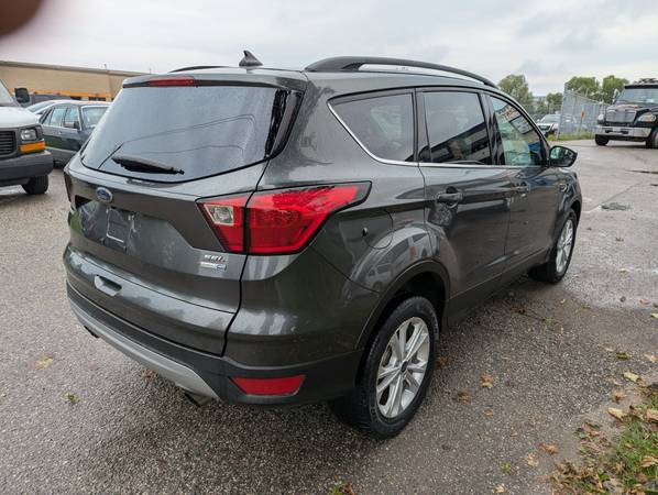 2019 Ford, dovoz Kanada — foto 2 z 8