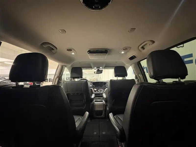 2021 Chrysler Pacifica | 3.6L V6 Engine | Climate control | Adap, bílá, 132 567 km, dovoz Kanada — foto 7 z 12
