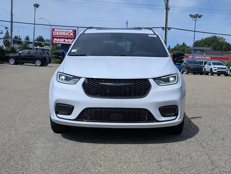 2026 Chrysler Pacifica Select, bílá, 16 km, dovoz Kanada — foto 10 z 12