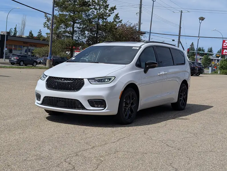 2026 Chrysler Pacifica Select, bílá, 16 km, dovoz Kanada — foto 2 z 12
