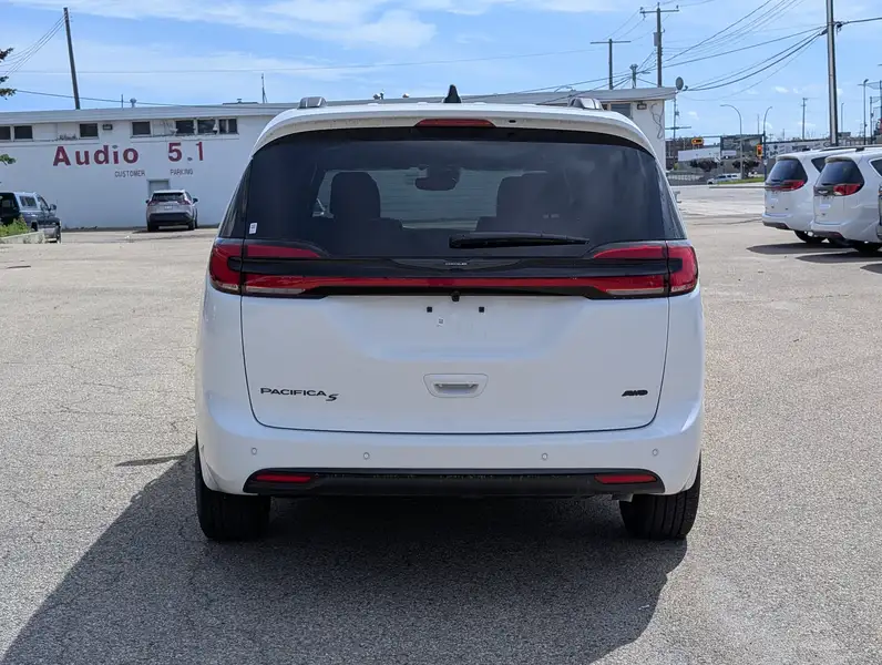 2026 Chrysler Pacifica Select, bílá, 16 km, dovoz Kanada — foto 5 z 12
