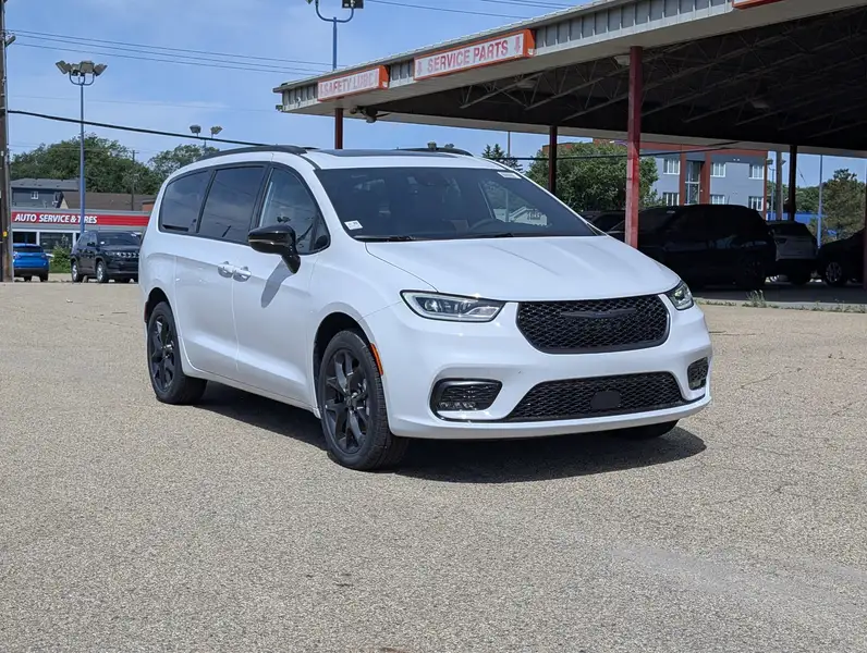 2026 Chrysler Pacifica Select, bílá, 16 km, dovoz Kanada — foto 9 z 12