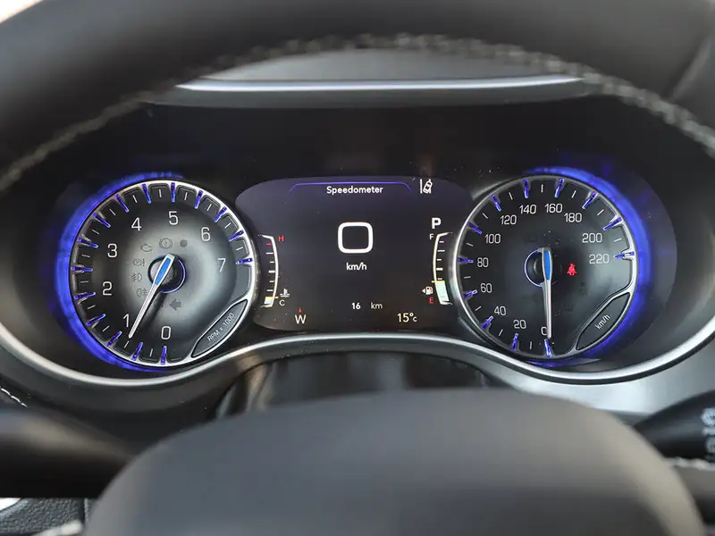 2026 Chrysler Pacifica Select, bílá, 12 373 km, dovoz Kanada — foto 8 z 12
