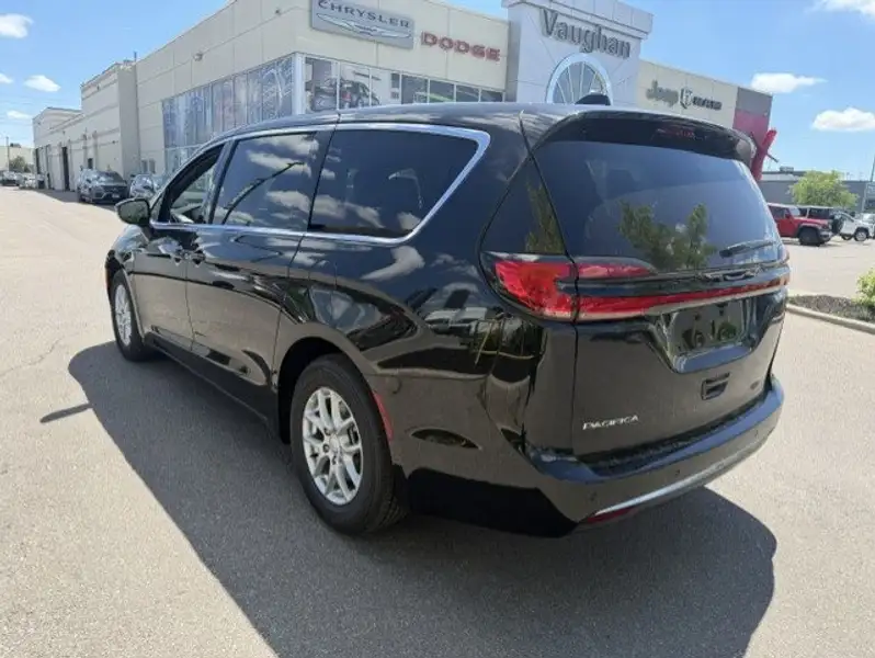 2027 Chrysler Pacifica SELECT 360 SURROUND VIEW CAMERA SYSTEM, černá, 18 km, dovoz Kanada — foto 3 z 12