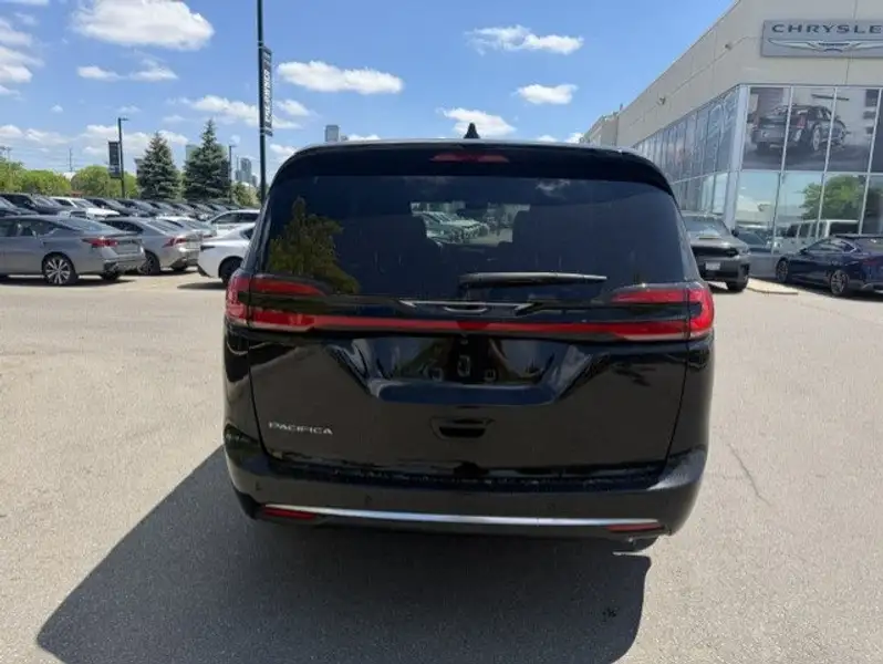 2027 Chrysler Pacifica SELECT 360 SURROUND VIEW CAMERA SYSTEM, černá, 18 km, dovoz Kanada — foto 4 z 12