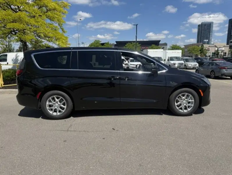 2027 Chrysler Pacifica SELECT 360 SURROUND VIEW CAMERA SYSTEM, černá, 18 km, dovoz Kanada — foto 5 z 12