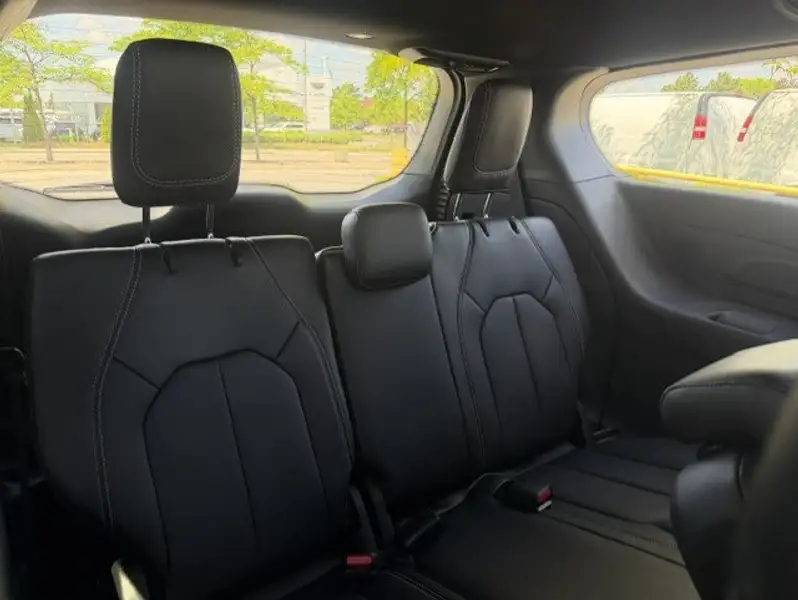 2027 Chrysler Pacifica SELECT 360 SURROUND VIEW CAMERA SYSTEM, černá, 18 km, dovoz Kanada — foto 9 z 12