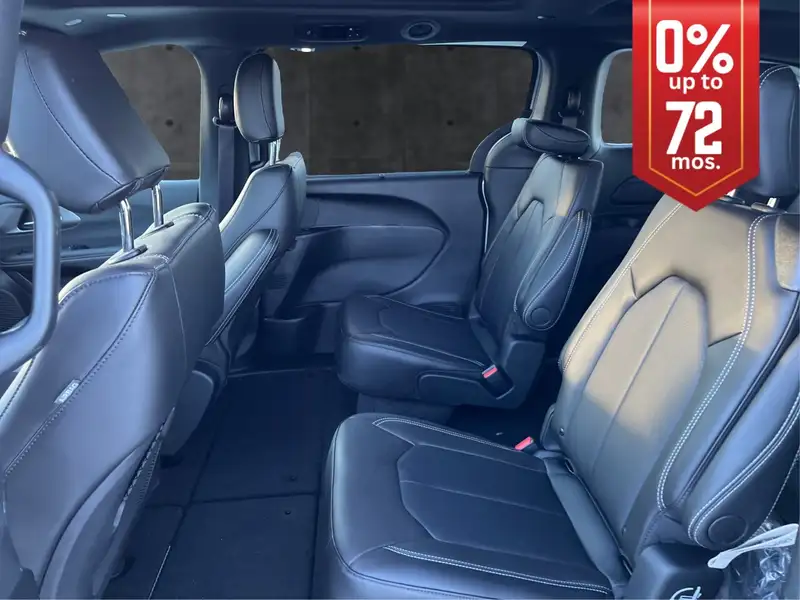 2026 Chrysler Pacifica Select, stříbrná, 0 km, dovoz Kanada — foto 10 z 12