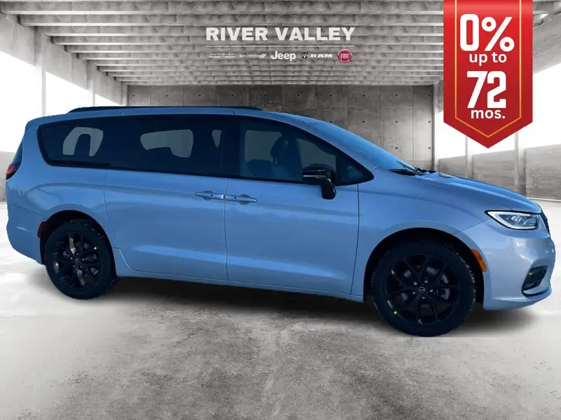 2026 Chrysler Pacifica Select, stříbrná, 0 km, dovoz Kanada — foto 2 z 12