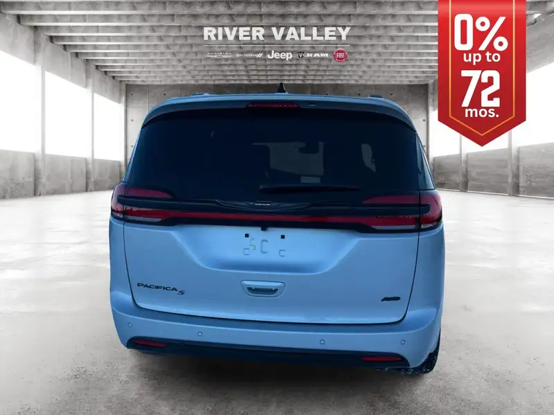 2026 Chrysler Pacifica Select, stříbrná, 0 km, dovoz Kanada — foto 4 z 12