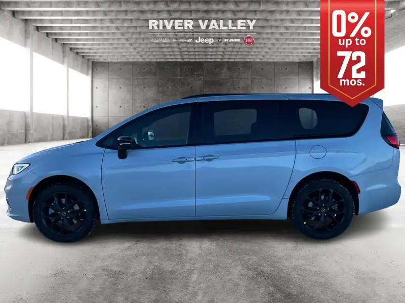 2026 Chrysler Pacifica Select, stříbrná, 0 km, dovoz Kanada — foto 6 z 12