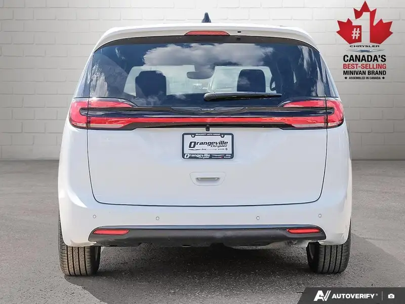 2026 Chrysler Pacifica Select, bílá, 0 km, dovoz Kanada — foto 5 z 12